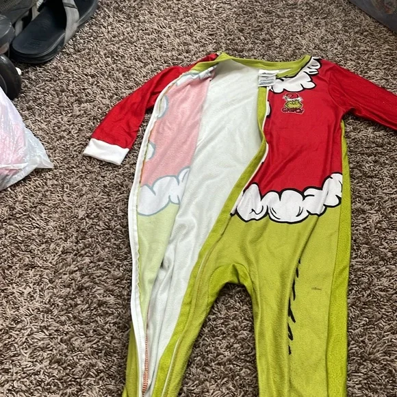 The Grinch toddler size 4 onesie, Halloween costume or pajama - Picture 6 of 9